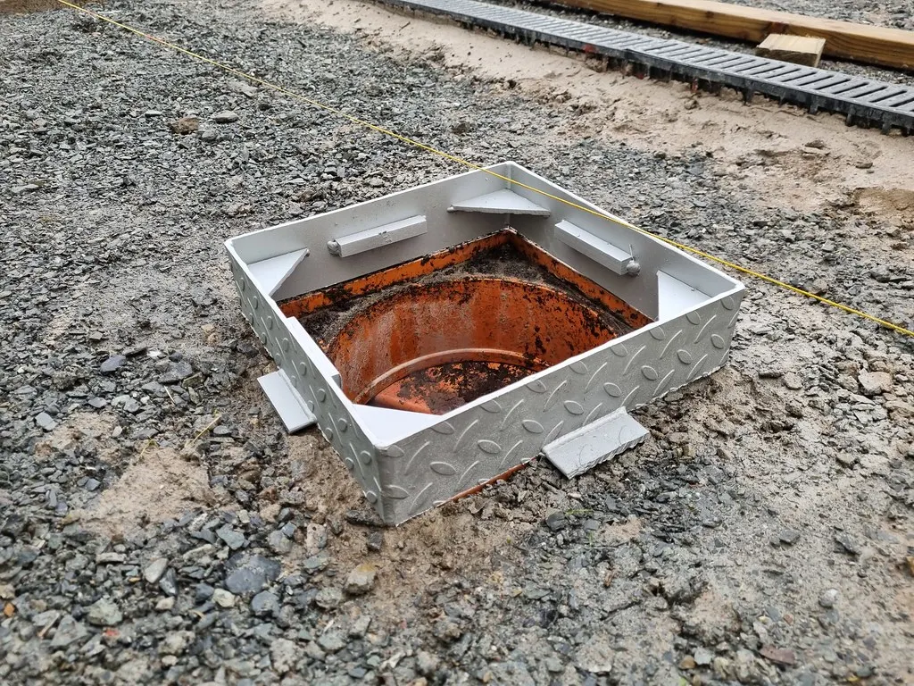 Septic riser and lid set at ground level